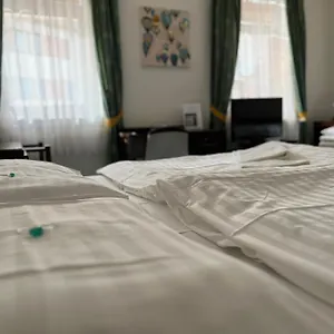 Отель Omega
