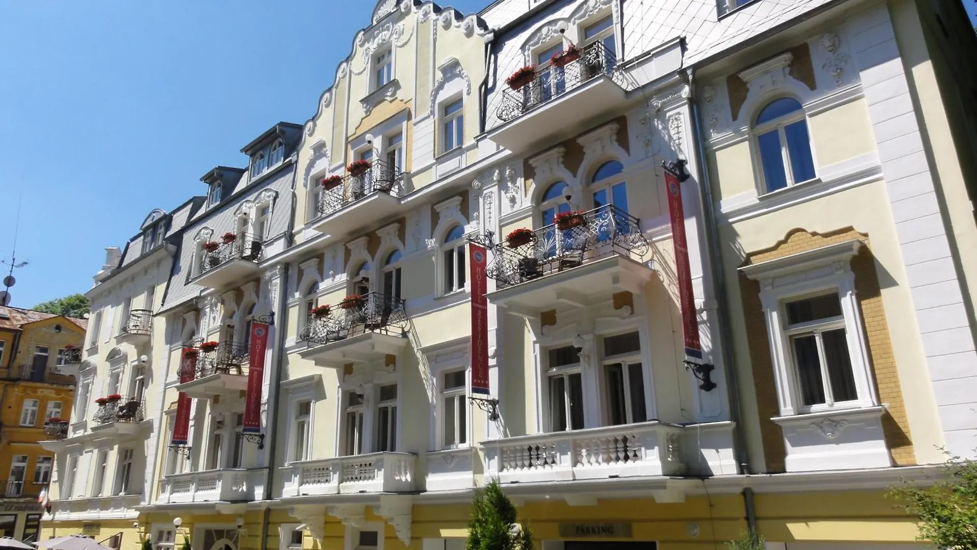 Residence Romanza contacts